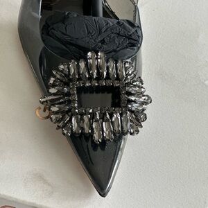 Good American light smoke lucite pumps